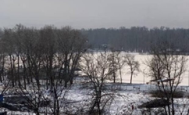 Дніпро в Києві почав покриватися кригою через сильний мороз