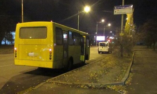 У Києві чоловік вкрав маршрутку, поки водій відволікся