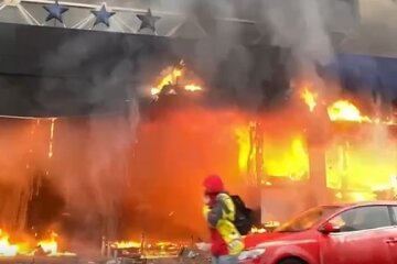 У центрі Києва палає пожежа