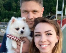 Голова міграційної служби України завів роман з “дівчиною з собачкою”, яку не могли евакуювати з Уханя