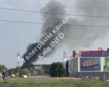 У Києві сталася сильна пожежа неподалік ТРЦ Lavina Mall