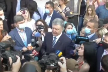 Справа картин: Петро Порошенко прийшов на допит (наживо)