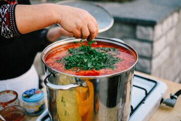 Борщ, вишиванка та ліжникарство увійдуть до Нацпереліку культурної спадщини України