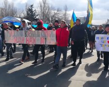 Нова Каховка – це Україна: тисячі людей вийшли на мітинг проти окупантів