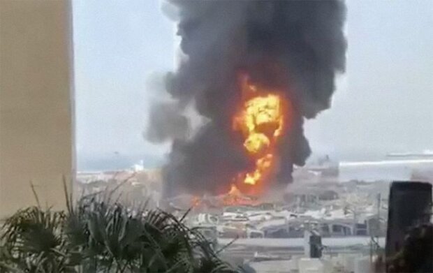 В порту Бейрута, де вибухнула селітра, знову спалахнула потужна пожежа (відео)