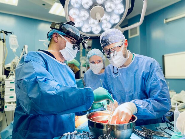 Хірурги Києва вперше в Україні  провели унікальну операцію із розділення донорського органу для двох пацієнтів