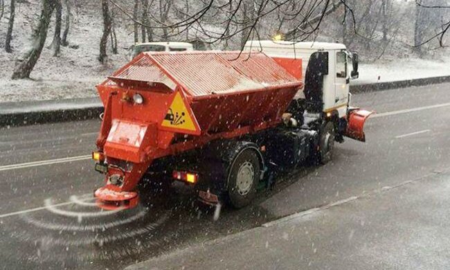 В Києві очікується ожеледиця: на вулиці столиці вийшла спецтехніка