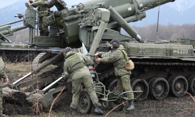 Влучили у двір житлового будинку: російські окупанти обстріляли село на Донеччині