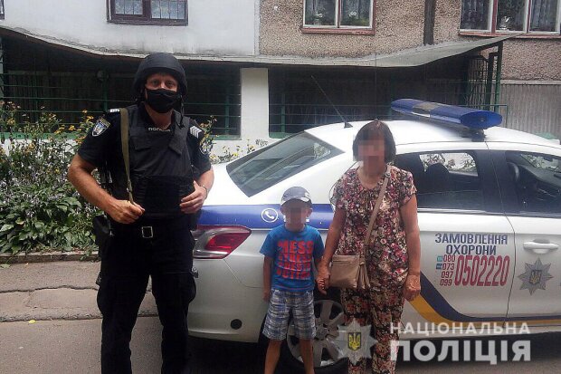Хотів погратись на атракціонах: поліцейські повернули додому 5-річного хлопчика