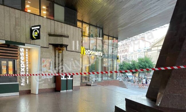 В центрі Києва евакуювали Макдональдс - можливий вибух газових труб