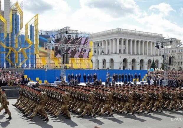 Військовий парад у День Незалежності на цей раз буде