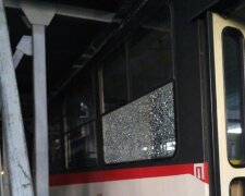 Невідомі обстріляли столичний швидкісний трамвай
