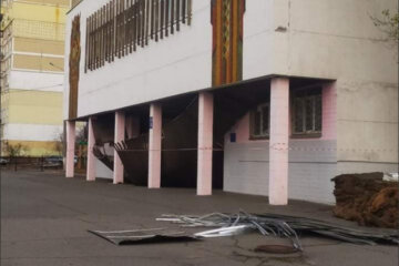 У київській школі обвалилася стеля