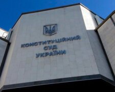 Конституційний суд визнав дії Порошенка незаконними