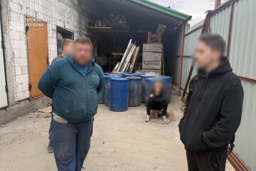 Фальсифікат під виглядом елітки: у столиці ліквідували масштабний підпільний завод із розливу алкоголю