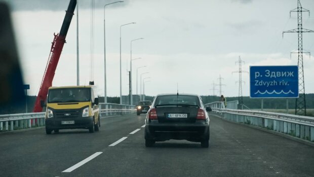 У Бородянці на Київщині завершили будівництво нового мосту через річку Здвиж.