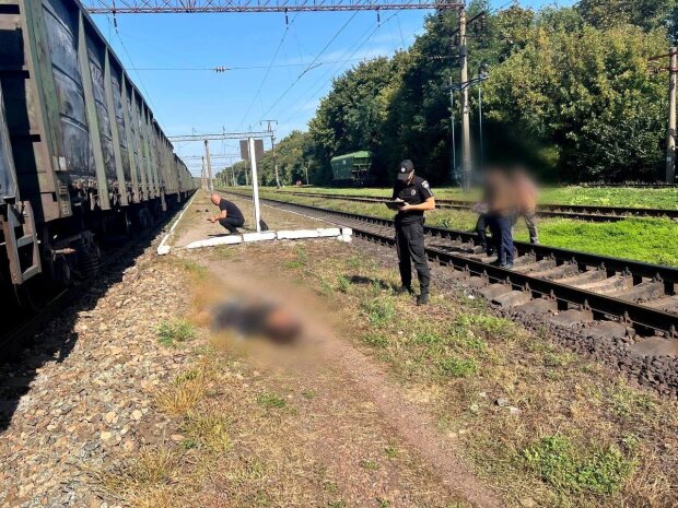 Під колесами потяга загинув чоловік — поліція Київщини