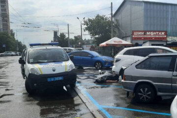 У Києві на авторинку чоловікові раптово стало зле і він помер