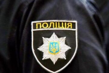 У Києві на зупинці поранили ножем чоловіка