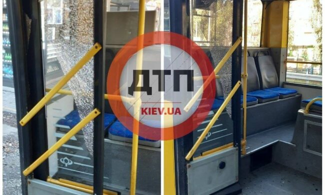 У Києві обстріляли тролейбус з людьми