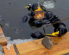 Небезпека під водою: на Київщині водолази-сапери знешкодили ворожий дрон, знайдений в озері