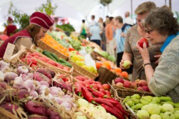 У Києві знову запрацювали продуктові ярмарки
