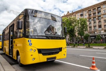 У Києві стане на 11 маршрутів таксі менше: місто розриває договори з перевізниками