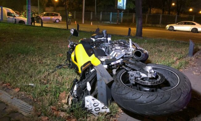 В Киеве мотоциклиста госпитализировали после ДТП