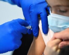 МОЗ рекомендує: в Україні стартувала вакцинація підлітків проти коронавірусу