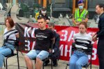 Закон про “воєнних злочинців”. Під Офісом президента пройшла акція “Очікування вбиває”