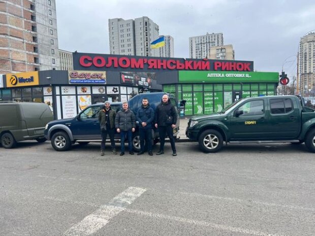 Київські волонтери придбали для ЗСУ ще три автівки