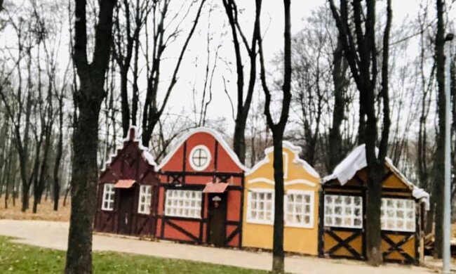 В Сирецькому парку готують місце для ялинки (фото)