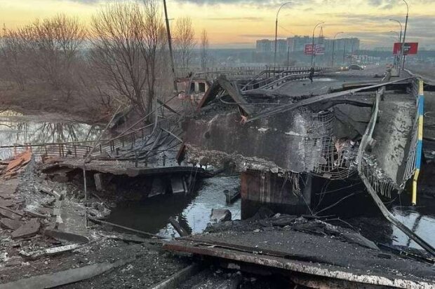 Підірвали три мости через річку Ірпінь