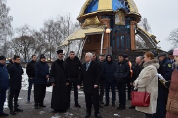 Територію Гідропарку облаштовують до свята Водохреща