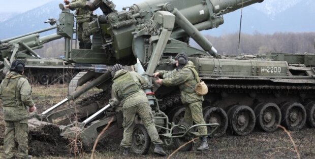 Влучили у двір житлового будинку: російські окупанти обстріляли село на Донеччині