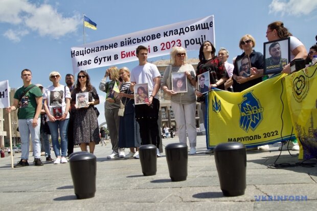 У Києві на Майдані Незалежності відбулась мирна акція родин загиблих військових