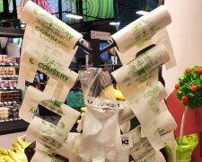 У київському супермаркеті почали роздавати біорозкладні пакети