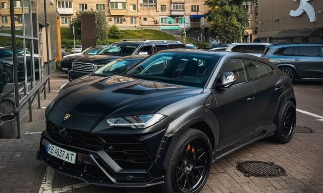 У Києві відзняли рідкісний кросовер Lamborghini з унікальним тюнінгом