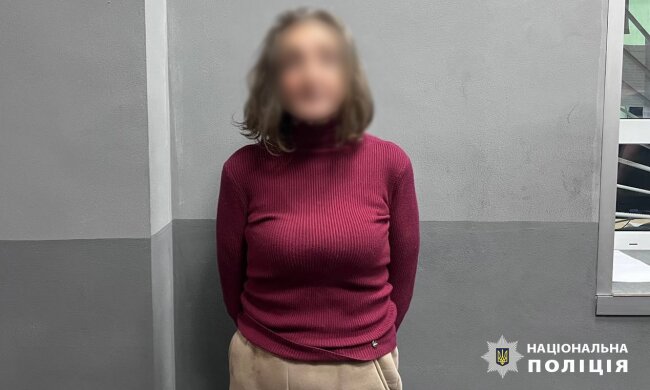 Жінці, яка здійснила наругу над могилами українських військових на Аскольдовій могилі повідомлено про підозру