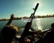 “Friendly fire” на Дніпрі: російські окупанти потрапили під щільний вогонь своїх (відео)