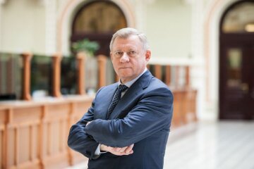 Голова Нацбанку подав у відставку: реакція Президента, МВФ та валютного ринку