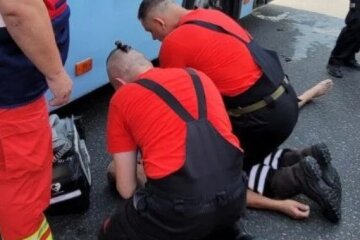 Болісна спека і ніякого кондиціонера: у Києві водій тролейбуса помер прямо за кермом