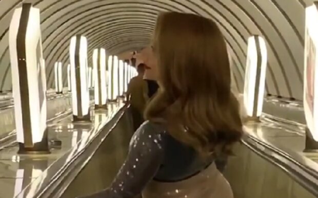 Тіна Кароль у метро