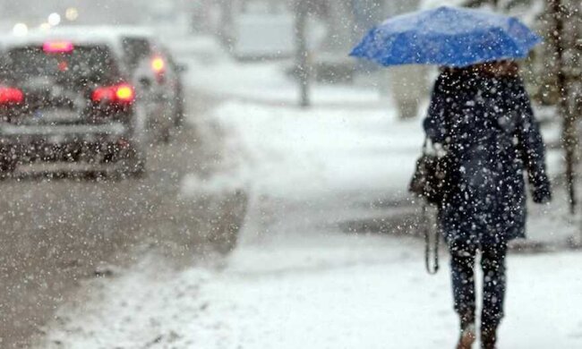 Мокрий сніг, дощ та ожеледиця: у Києві очікується різке погіршення погоди