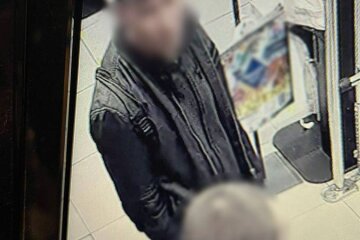 У Києві правоохоронці затримали чоловіка, який жорстко побив охоронця супермаркету через зауваження