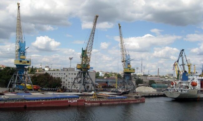 Окупанти відкрили порт у Херсоні