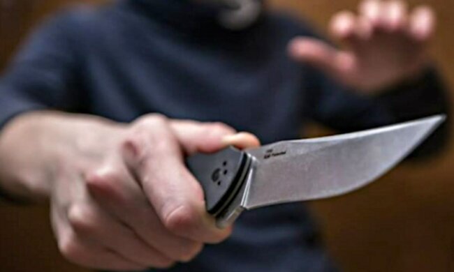 Приставив ніж до горла: столичні правоохоронці затримали розбійника з Гідропарку