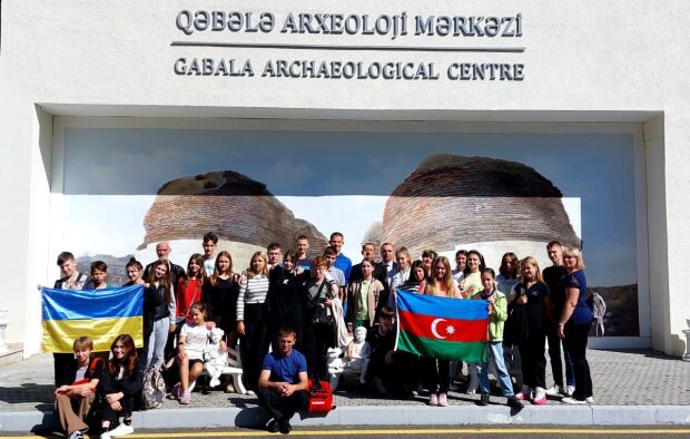 Днями із туристичної подорожі Азербайджаном повернулись 29 дітей Київщини