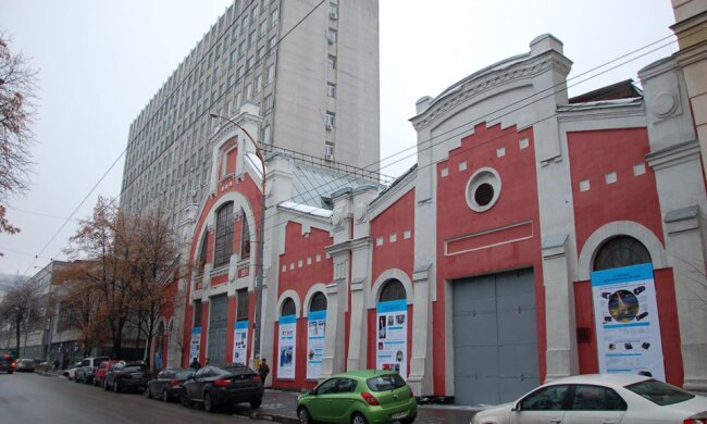 В Києві ДБР обшукує Держкосмос і завод Арсенал