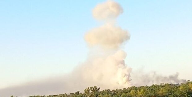 Двічі в одну вирву: в районі Нової Каховки знову знищили склад боєприпасів (відео)